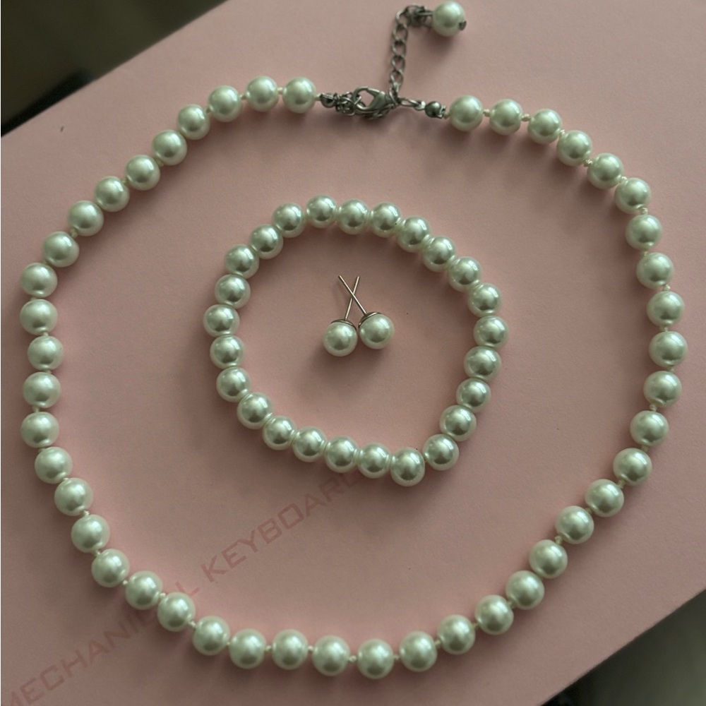 Women’s Costume Jewelry